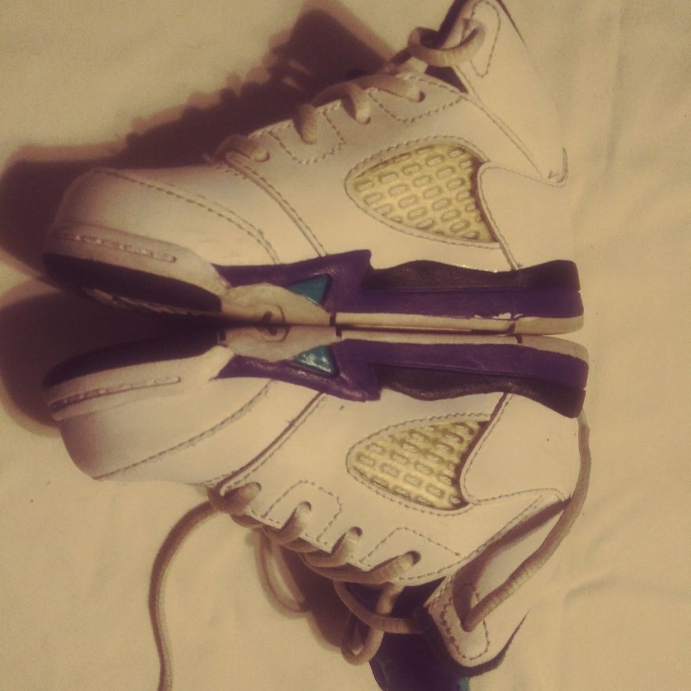 Air Jordan V "Grape" Toddler Size 6C sneakers